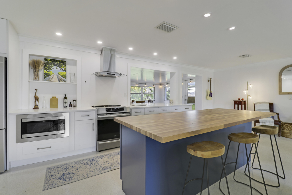 1518 Summer Avenue - Photo 2