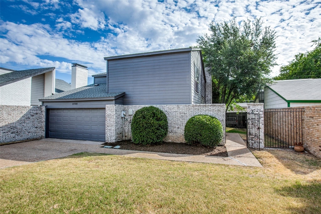 2708 Pinery Lane - Photo 0