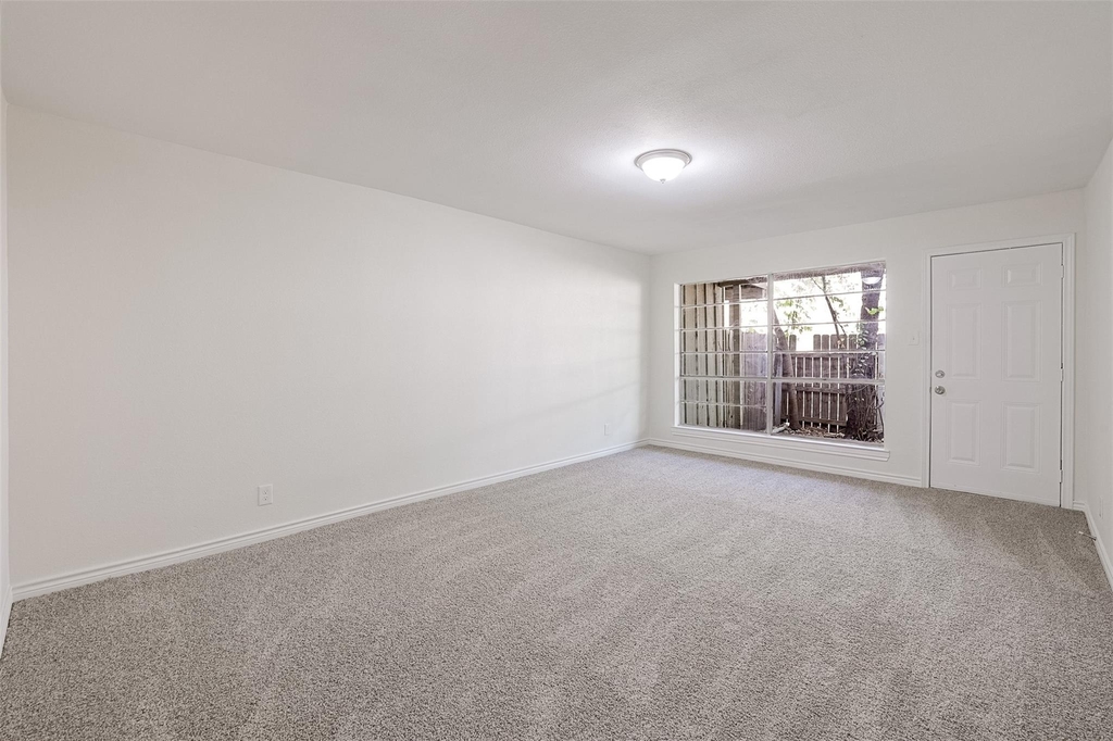 5055 Ridglea Lane - Photo 2