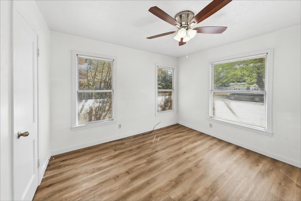 5025 Catalpa Street - Photo 12