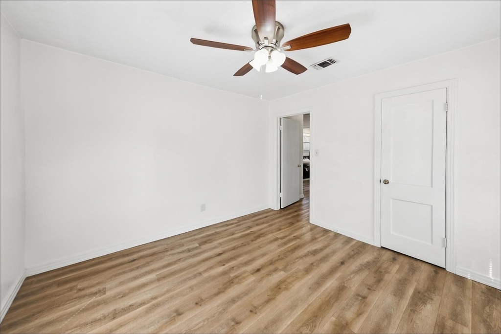 5025 Catalpa Street - Photo 11