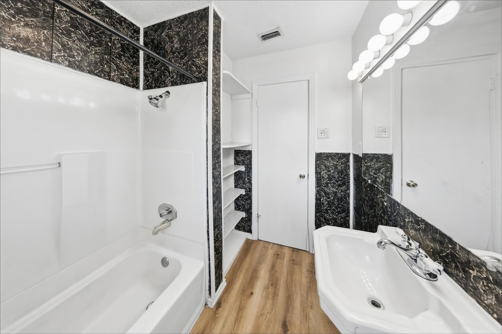 5025 Catalpa Street - Photo 16