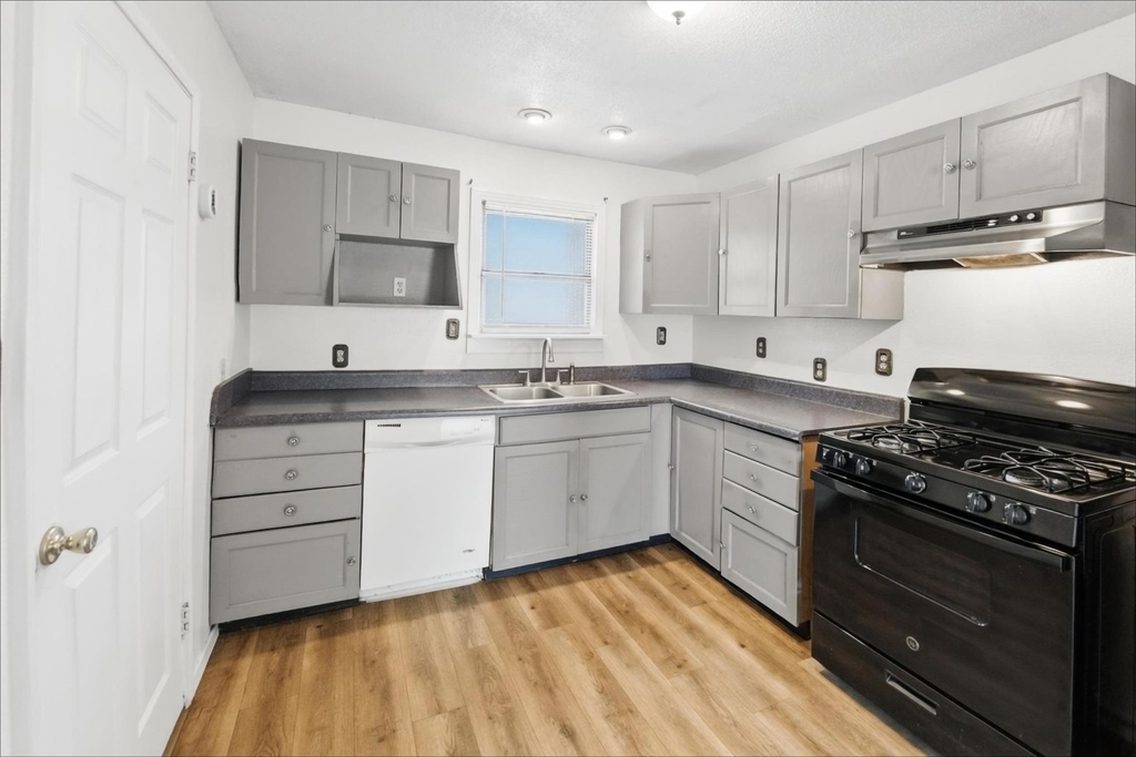 5025 Catalpa Street - Photo 8