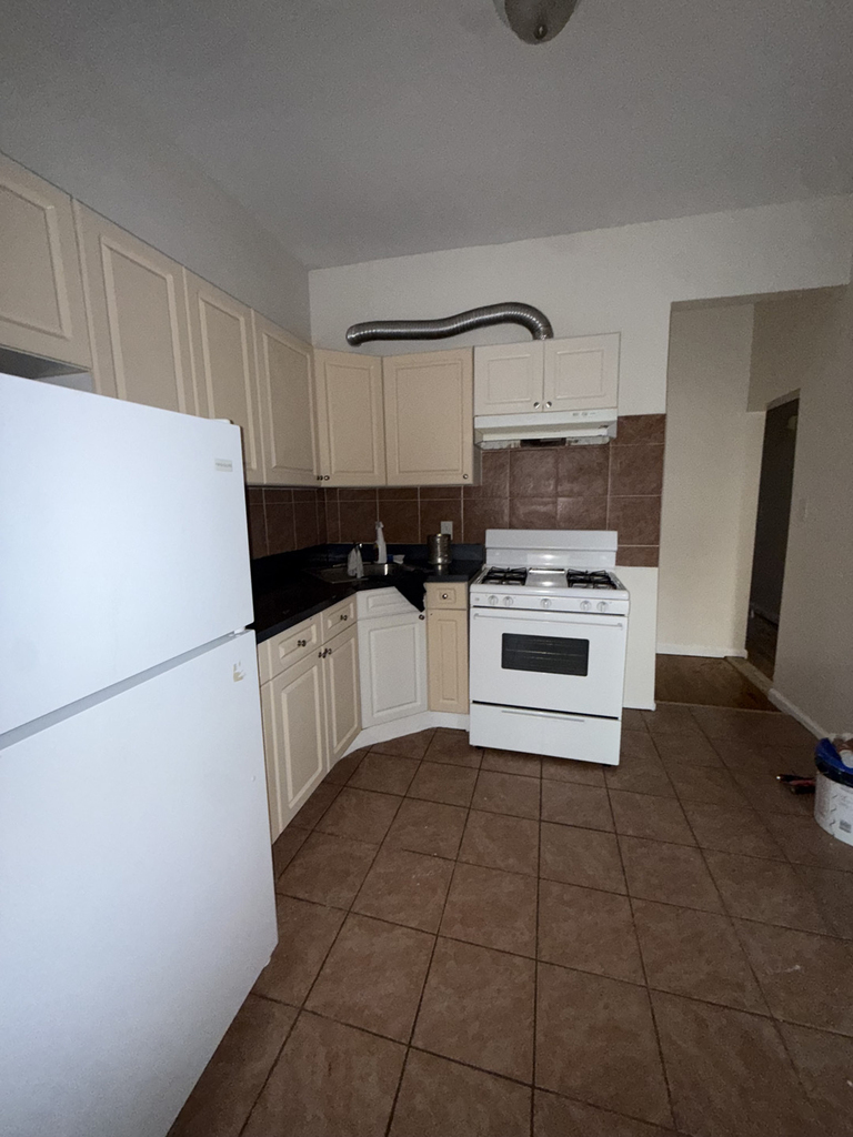 985 Nostrand Avenue - Photo 8