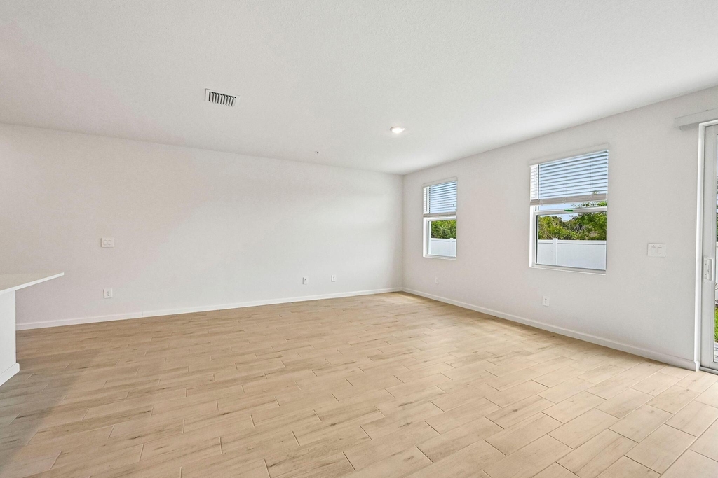 636 Salisbury Circle - Photo 8