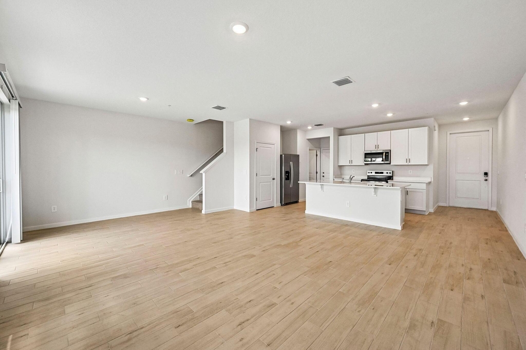 636 Salisbury Circle - Photo 9