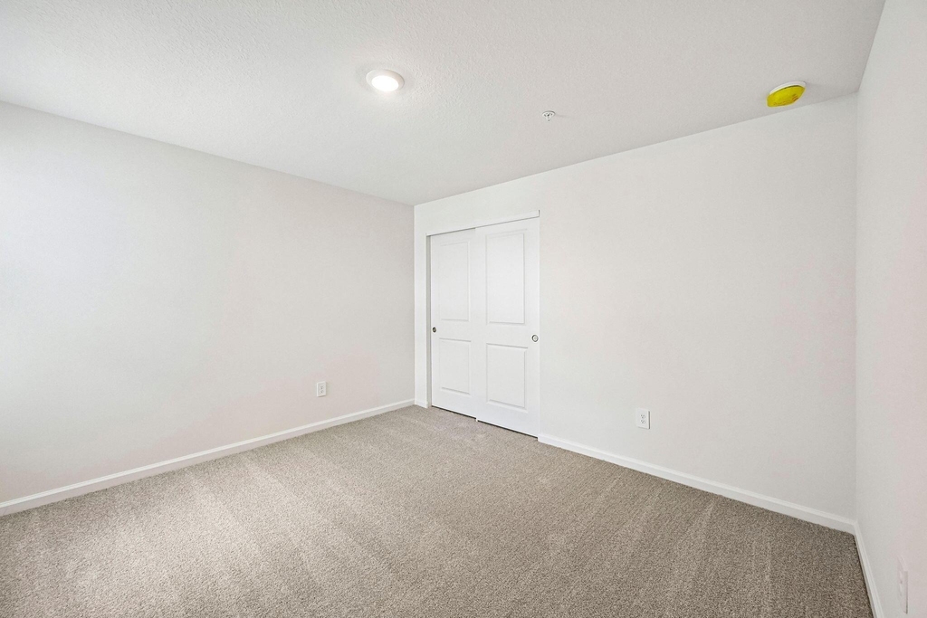 636 Salisbury Circle - Photo 15
