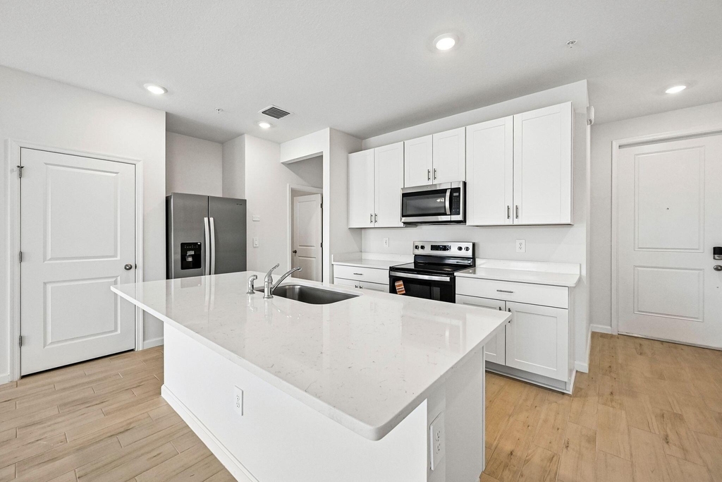 636 Salisbury Circle - Photo 4