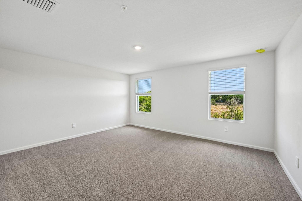 636 Salisbury Circle - Photo 18