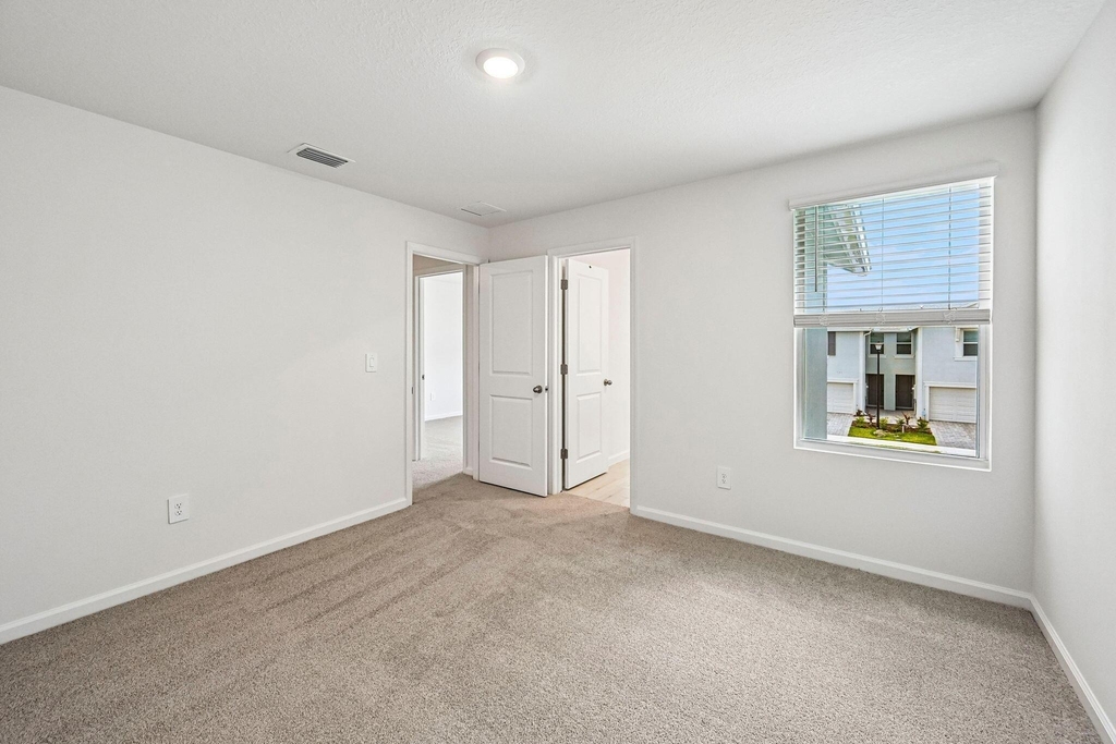 642 Salisbury Circle - Photo 10
