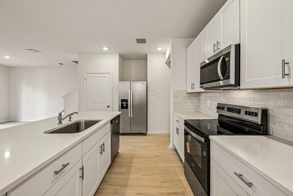 642 Salisbury Circle - Photo 3