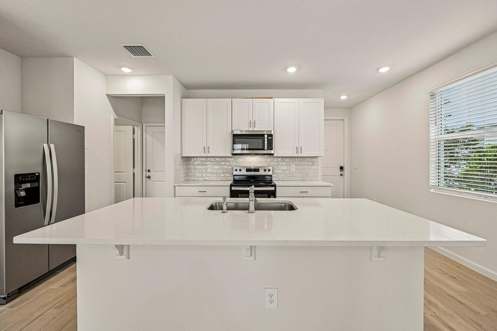 642 Salisbury Circle - Photo 0