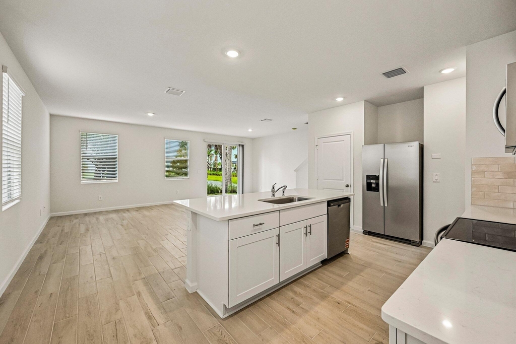 642 Salisbury Circle - Photo 4