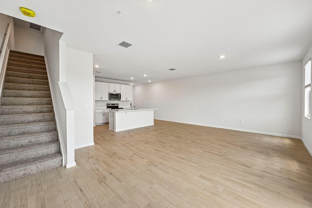 642 Salisbury Circle - Photo 8