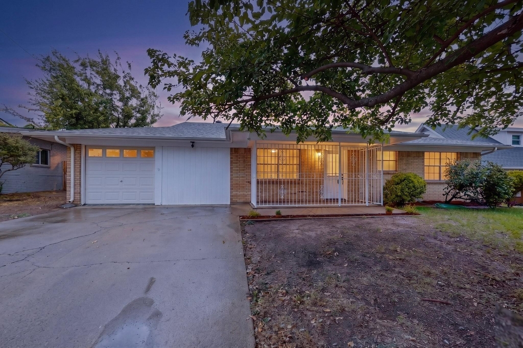 5451 Lubbock Avenue - Photo 0
