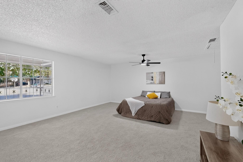 5451 Lubbock Avenue - Photo 10