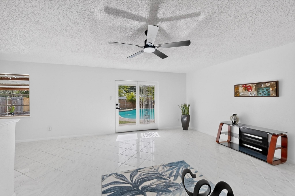 5451 Lubbock Avenue - Photo 5