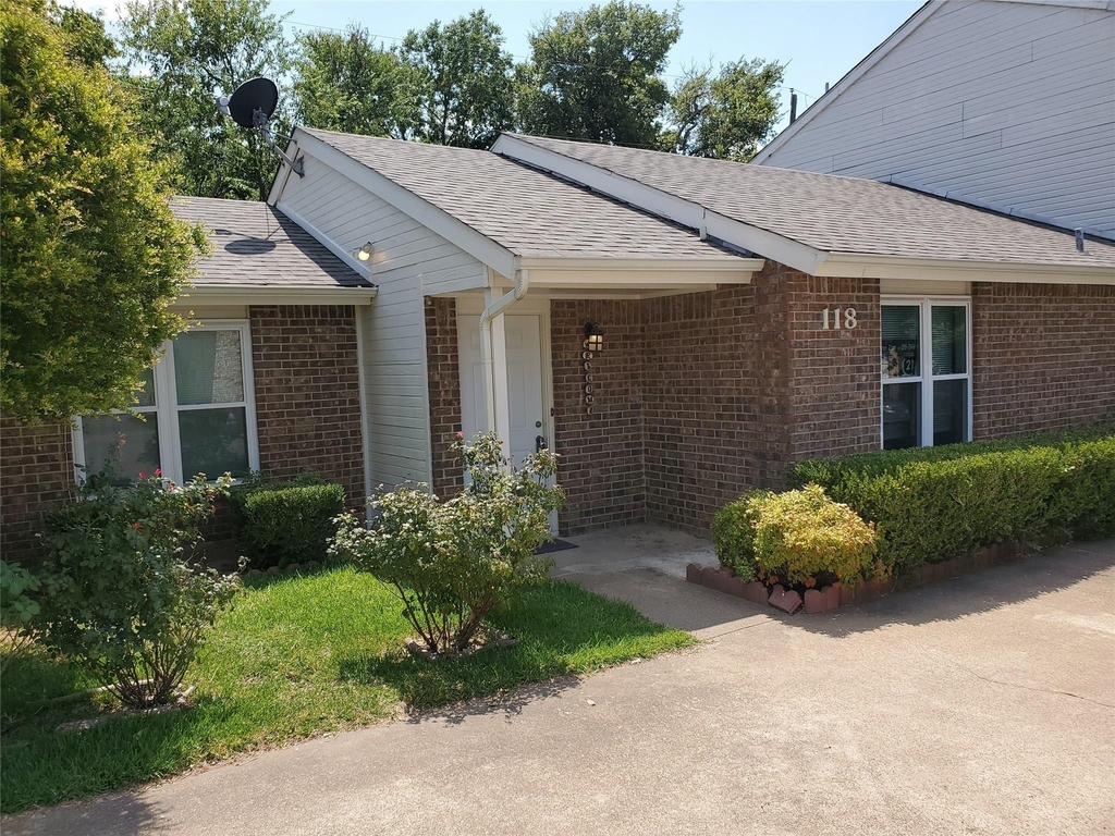 118 Country Bend Drive - Photo 0