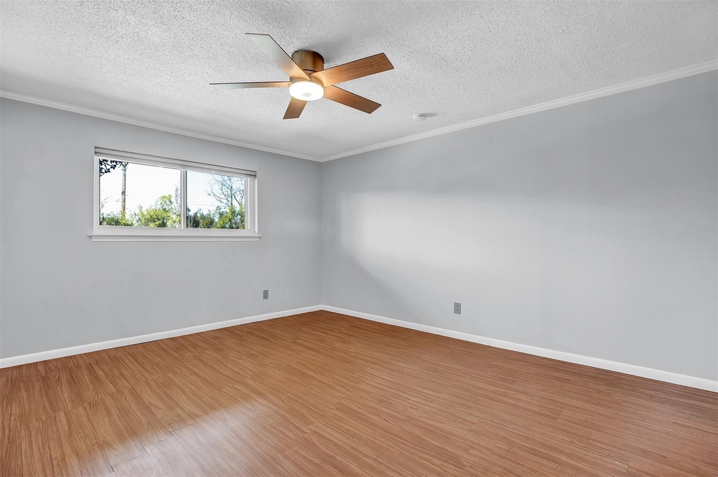 7705 Meadow Park Drive - Photo 11