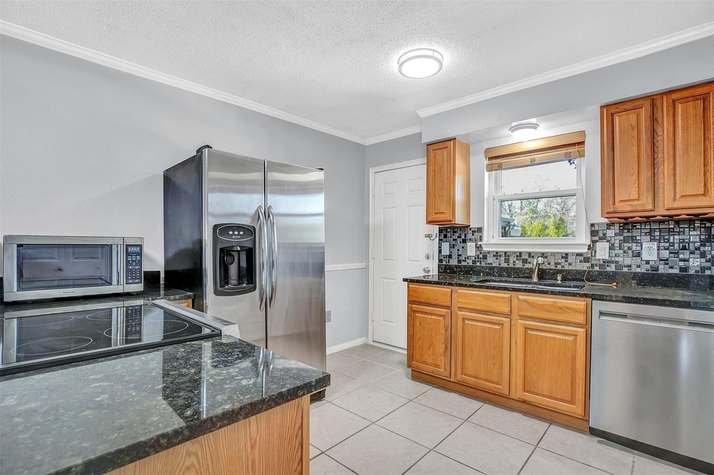 7705 Meadow Park Drive - Photo 8