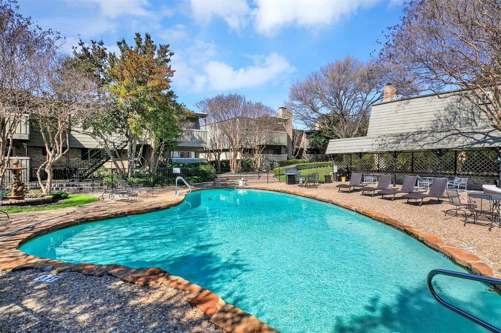 7705 Meadow Park Drive - Photo 18