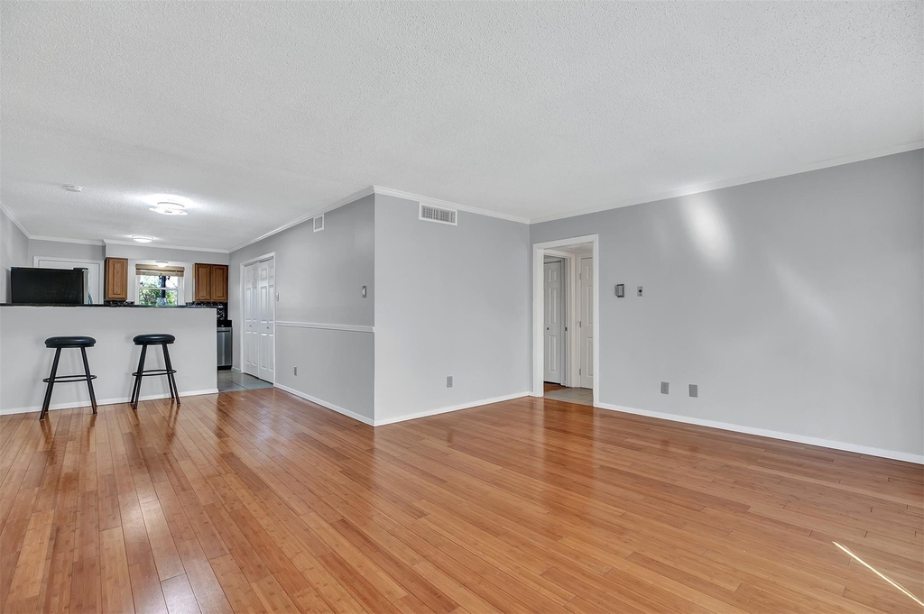 7705 Meadow Park Drive - Photo 5