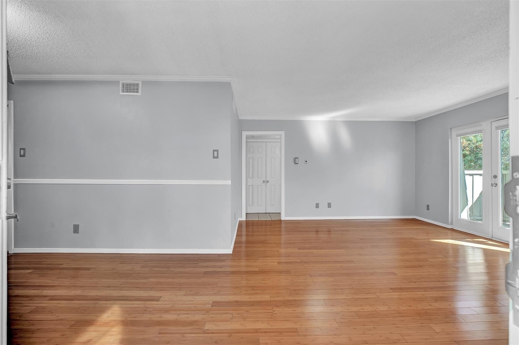7705 Meadow Park Drive - Photo 4