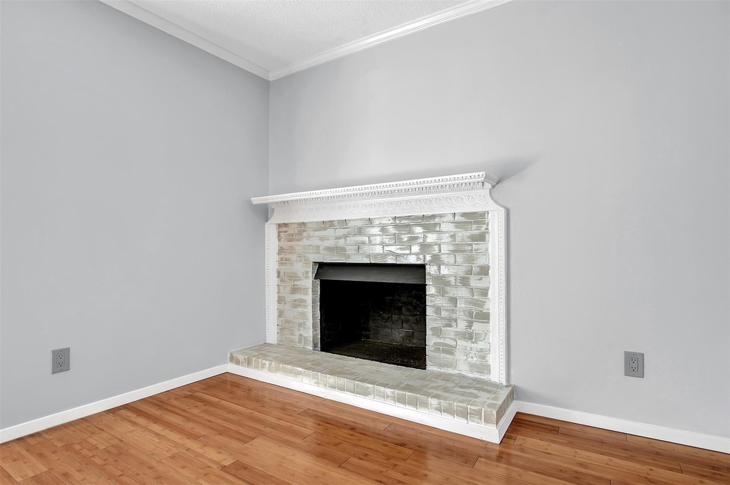 7705 Meadow Park Drive - Photo 3