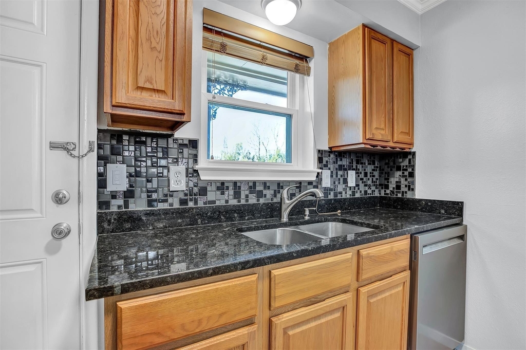 7705 Meadow Park Drive - Photo 7