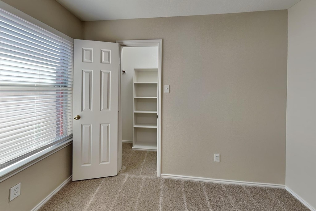 11916 Hickory Circle - Photo 10