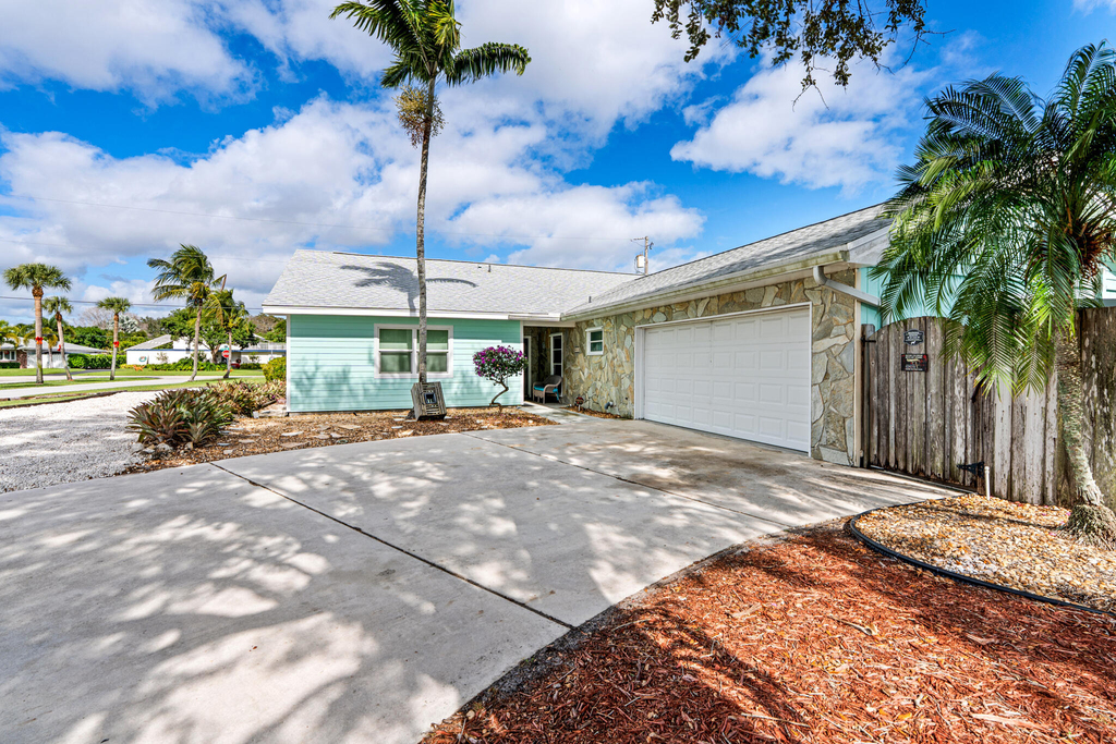 611 East Drive - Photo 36