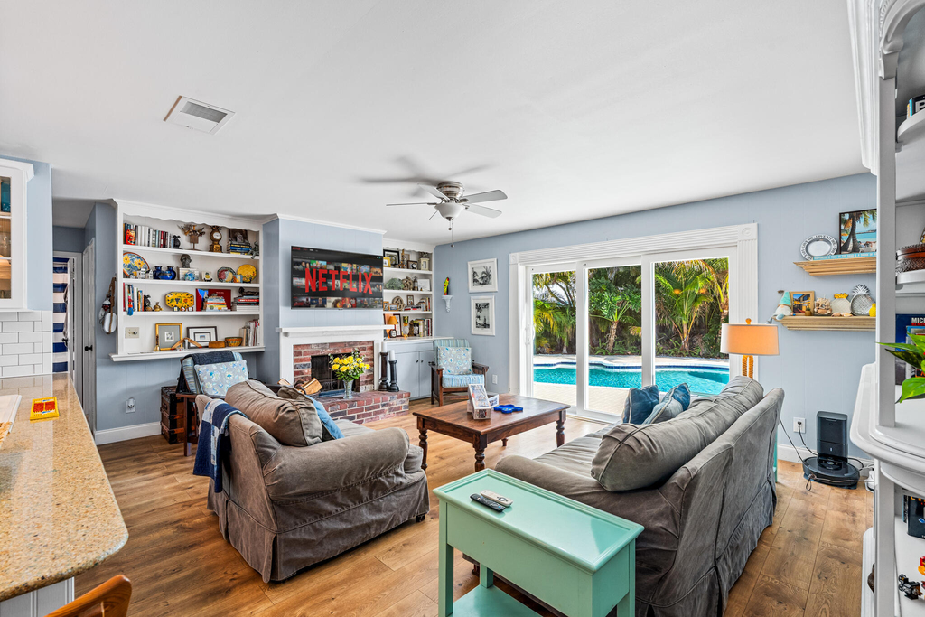 611 East Drive - Photo 3