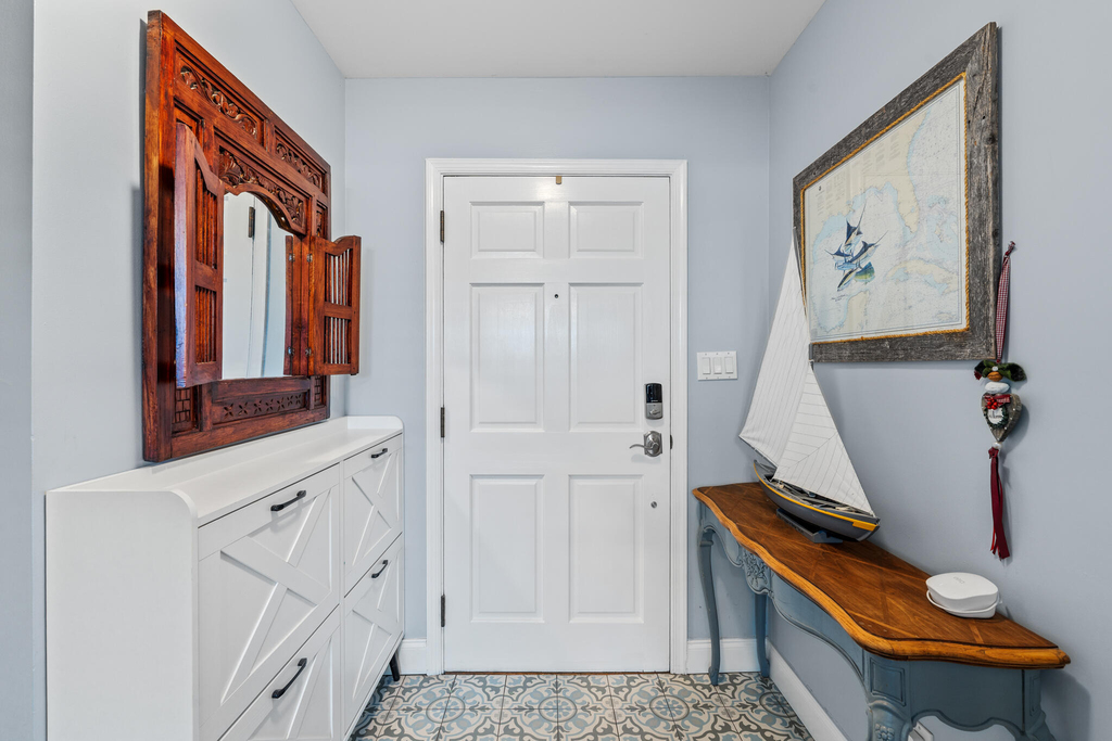611 East Drive - Photo 1