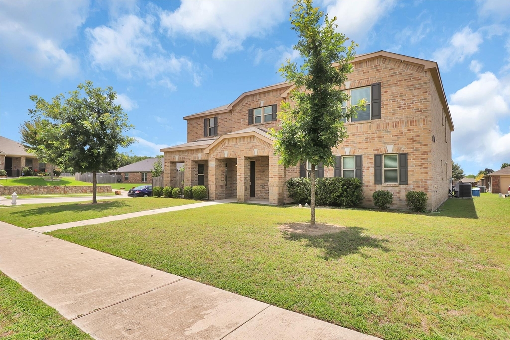 728 Snapdragon Lane - Photo 1