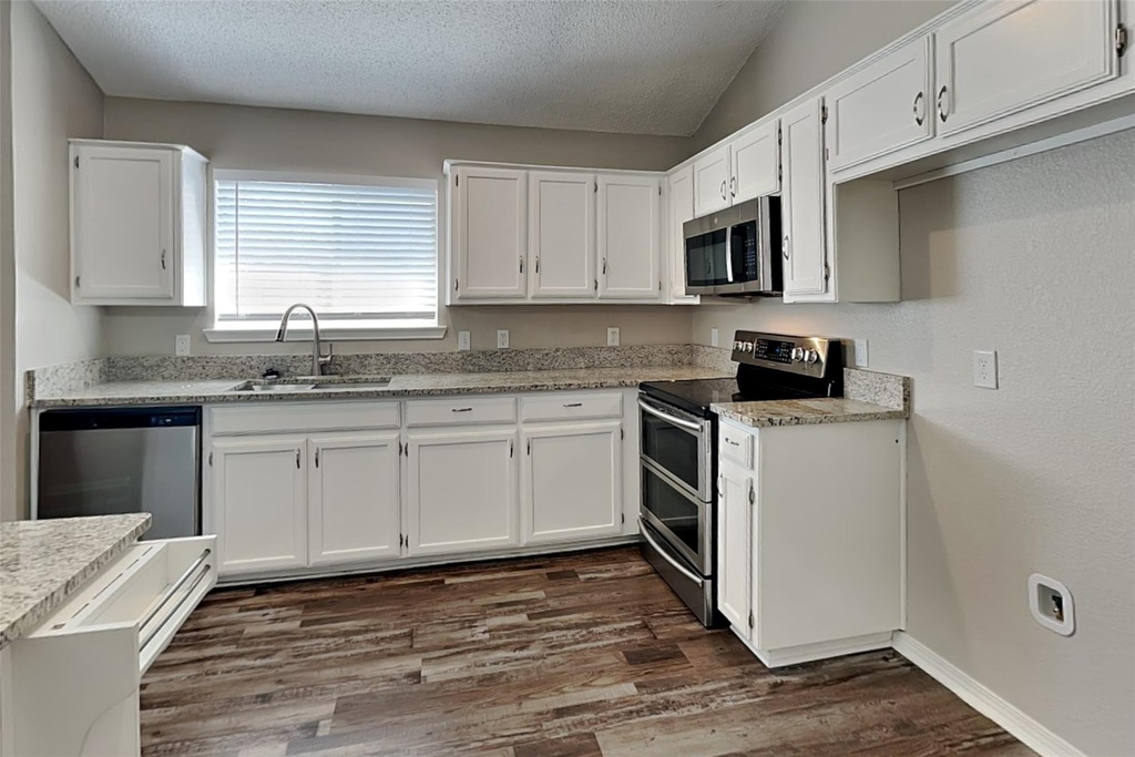 7904 Gardengate Lane - Photo 4