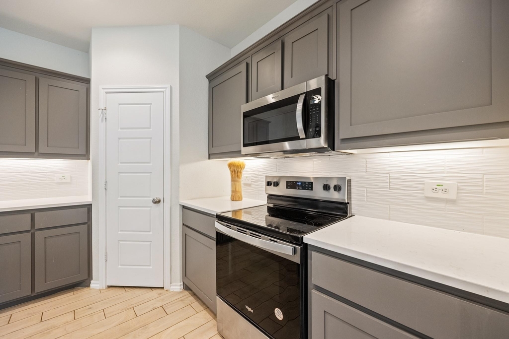 1652 Edgeway Drive - Photo 6
