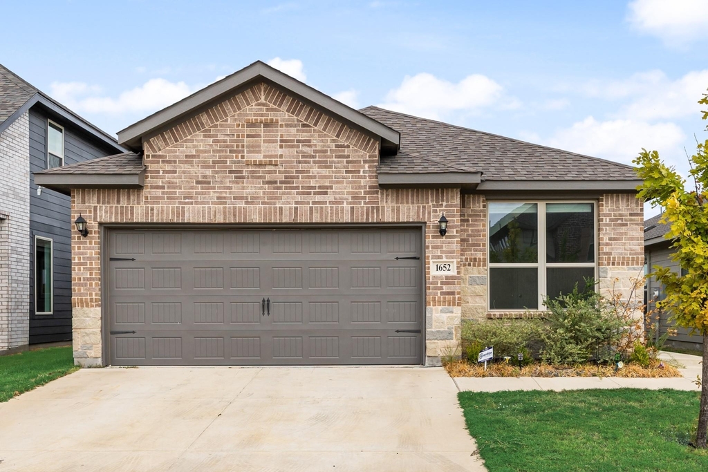 1652 Edgeway Drive - Photo 0