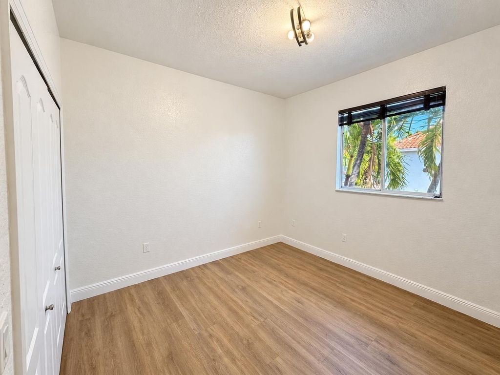 11657 Ne 18th Drive - Photo 8