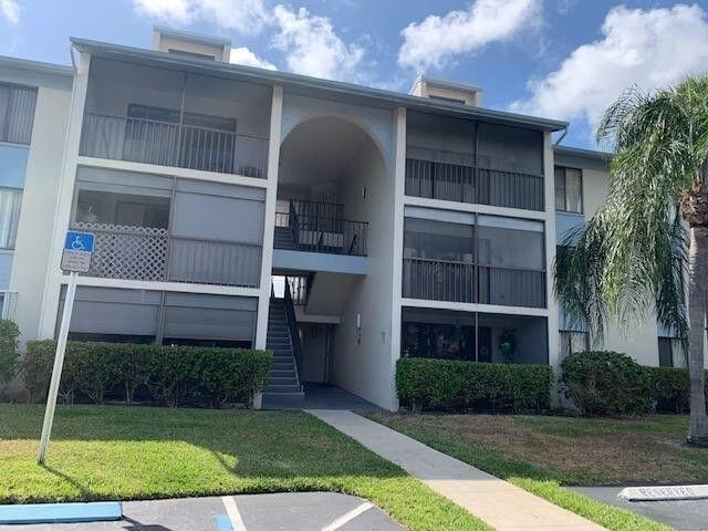 1111 Green Pine Boulevard - Photo 2
