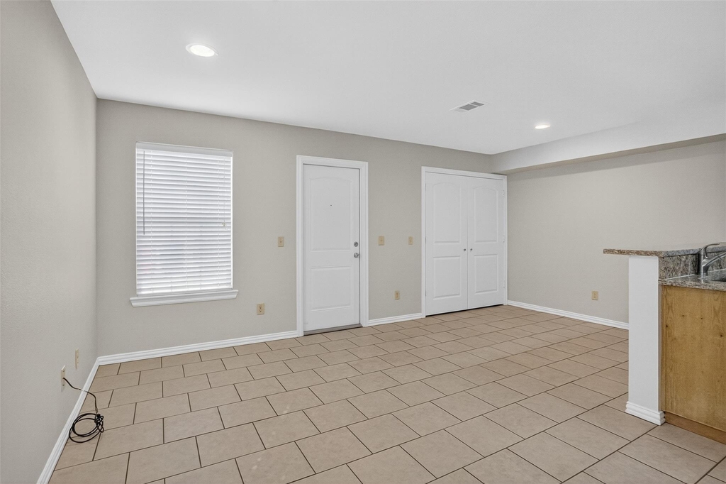 1712 S Waco Street - Photo 7