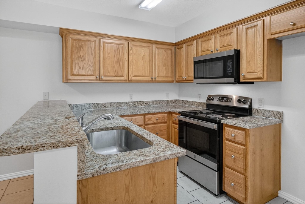 1712 S Waco Street - Photo 13