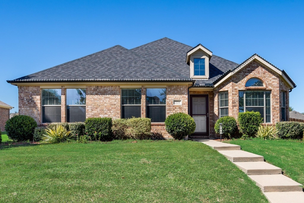 221 Cliffbrook Drive - Photo 1