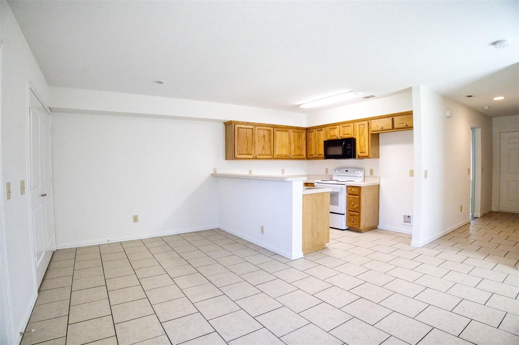 1708 S Waco Street - Photo 11