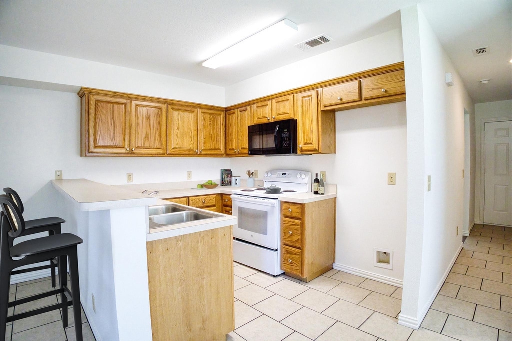 1708 S Waco Street - Photo 9