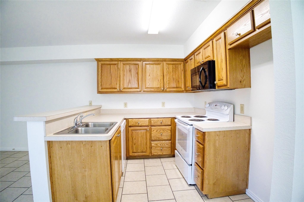1708 S Waco Street - Photo 8