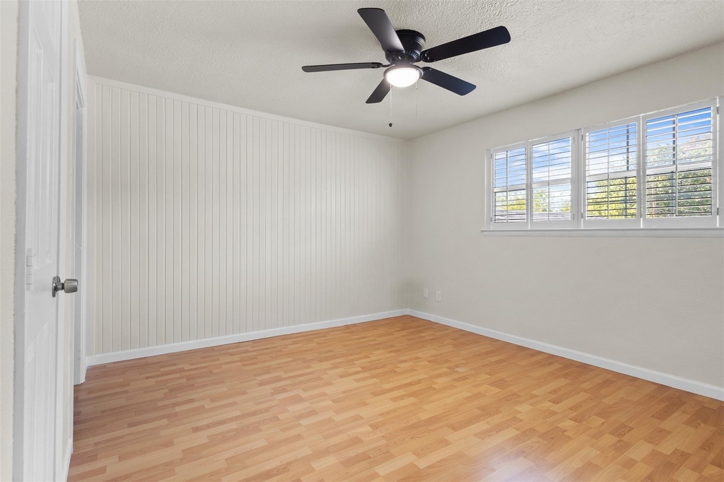 2804 Spring Valley Drive - Photo 11