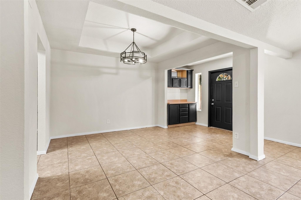 2804 Spring Valley Drive - Photo 2