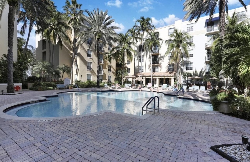 651 Okeechobee Boulevard - Photo 17