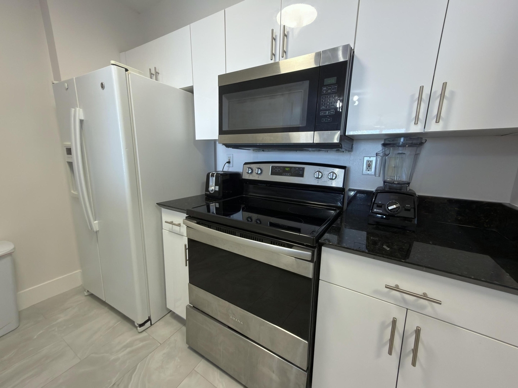 651 Okeechobee Boulevard - Photo 11