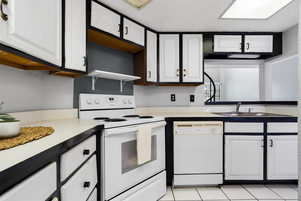 5590 Spring Valley - Photo 2
